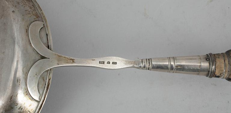 SOPPSLEV, silver, otydliga mästarstämplar, 1800-tal. Vikt ca 70 cm.