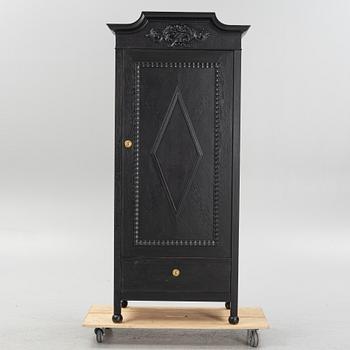 Klädskåp, David Lindgrens Möbelfabrik, Luleå, 1910/20-tal.