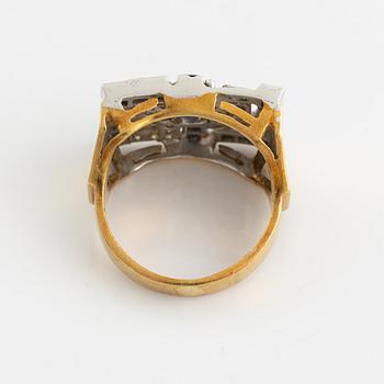 Ring, guld med safirer och åttkantslipade diamanter.