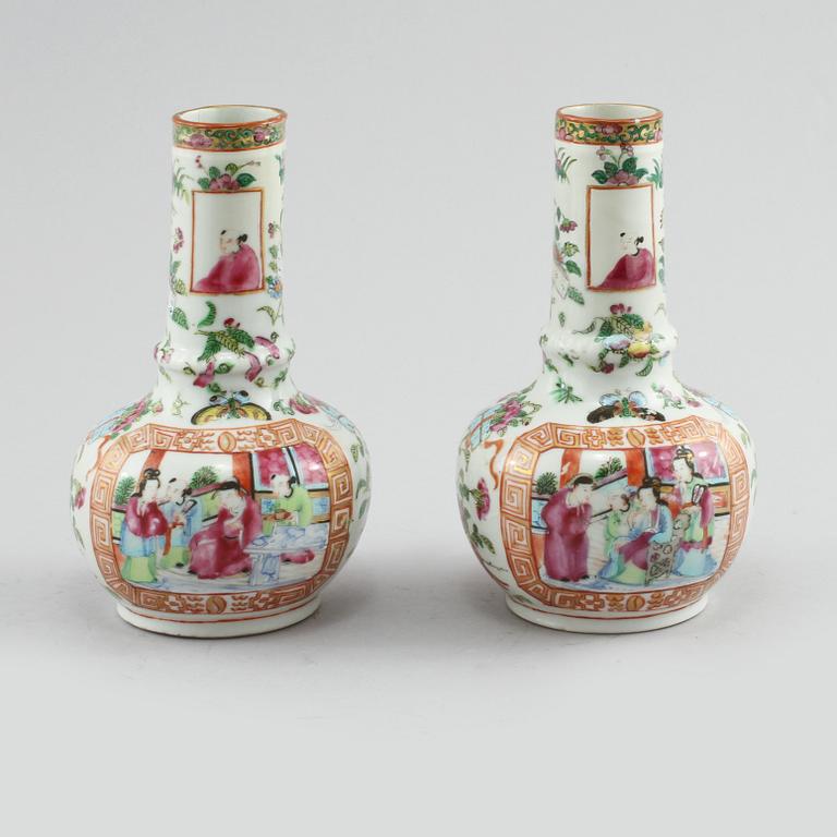 VASER, ett par, porslin, Kina, 1800-tal.