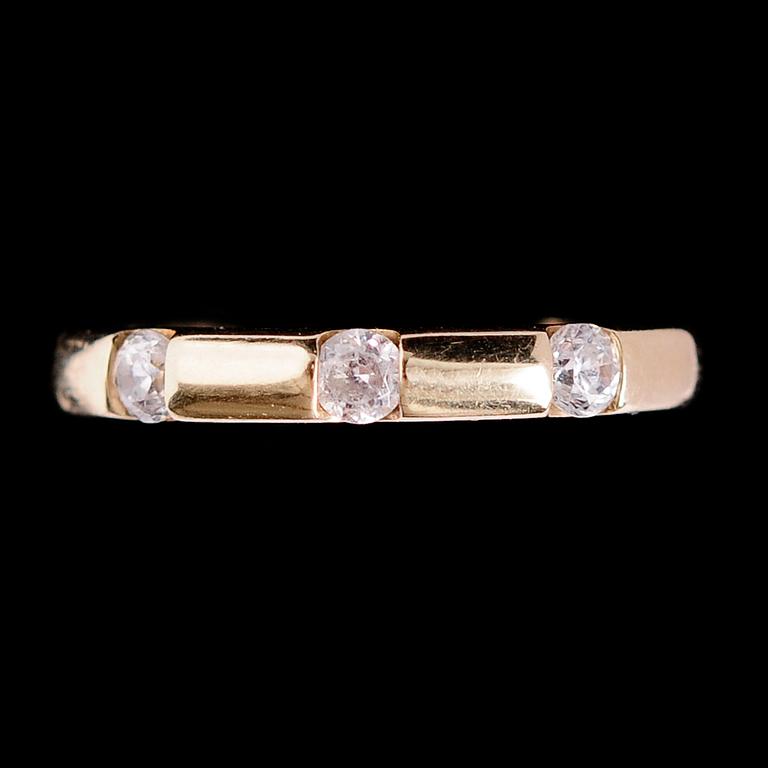 RING, 14 k, med 3 briljanter.