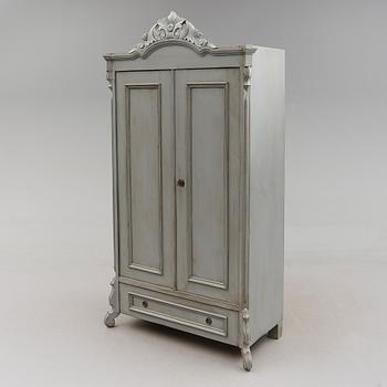 KLÄDSKÅP, 1800-talets andra hälft.