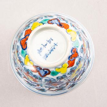 A Chinese Yongzheng porcelain cup.