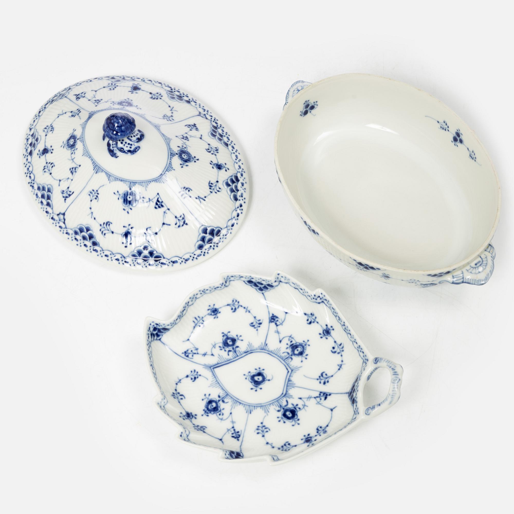 Royal Copenhagen, servisdelar, 15 st, porslin, "Musselmalet", halv blonde, Danmark, 1958-1973.