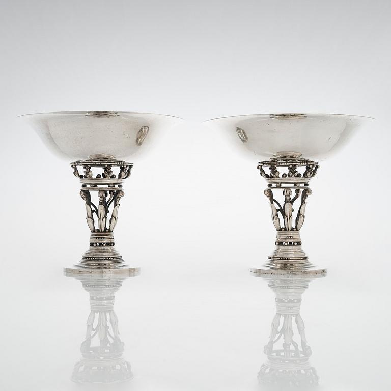 A pair of centrepiece silver bowls by Johan Rohde for Georg Jensen, Copenhagen 1915-1919. Design nr 252.