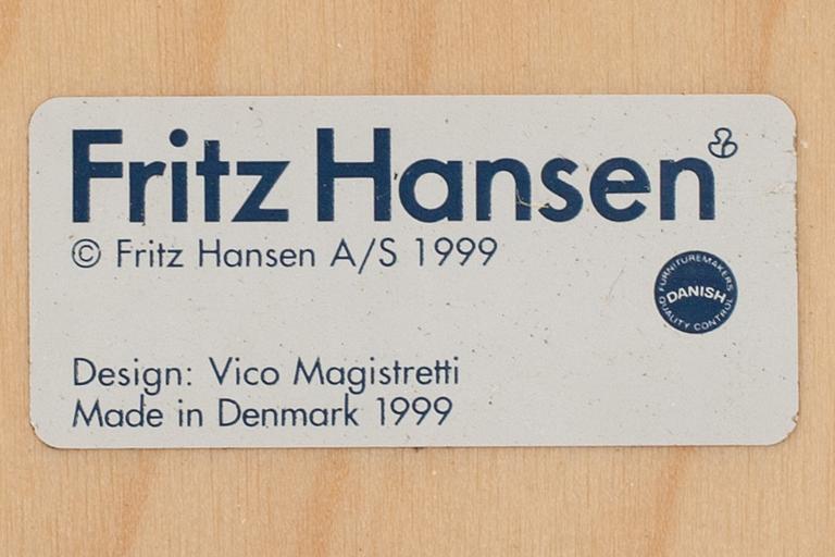 STOLAR, ett par Vico Magistretti för Fritz Hansen.