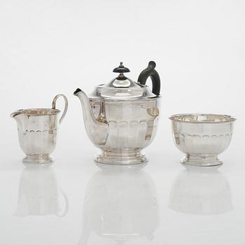 Teekalusto, 3 osaa, sterlinghopea, Sheffield Englanti, 1932 ja 1936.