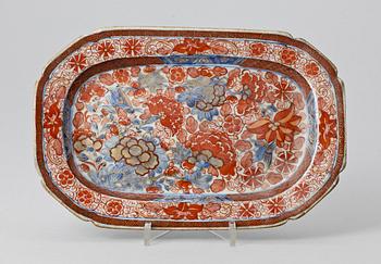 UPPLÄGGNINGSFAT, porslin, imari, Kina 1700-tal.