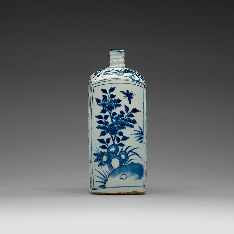 A blue and white bottle flask, Ming dynasty, Wanli (1572-1620).