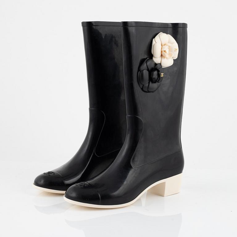 Chanel, a pair of wellingtons, size 41.