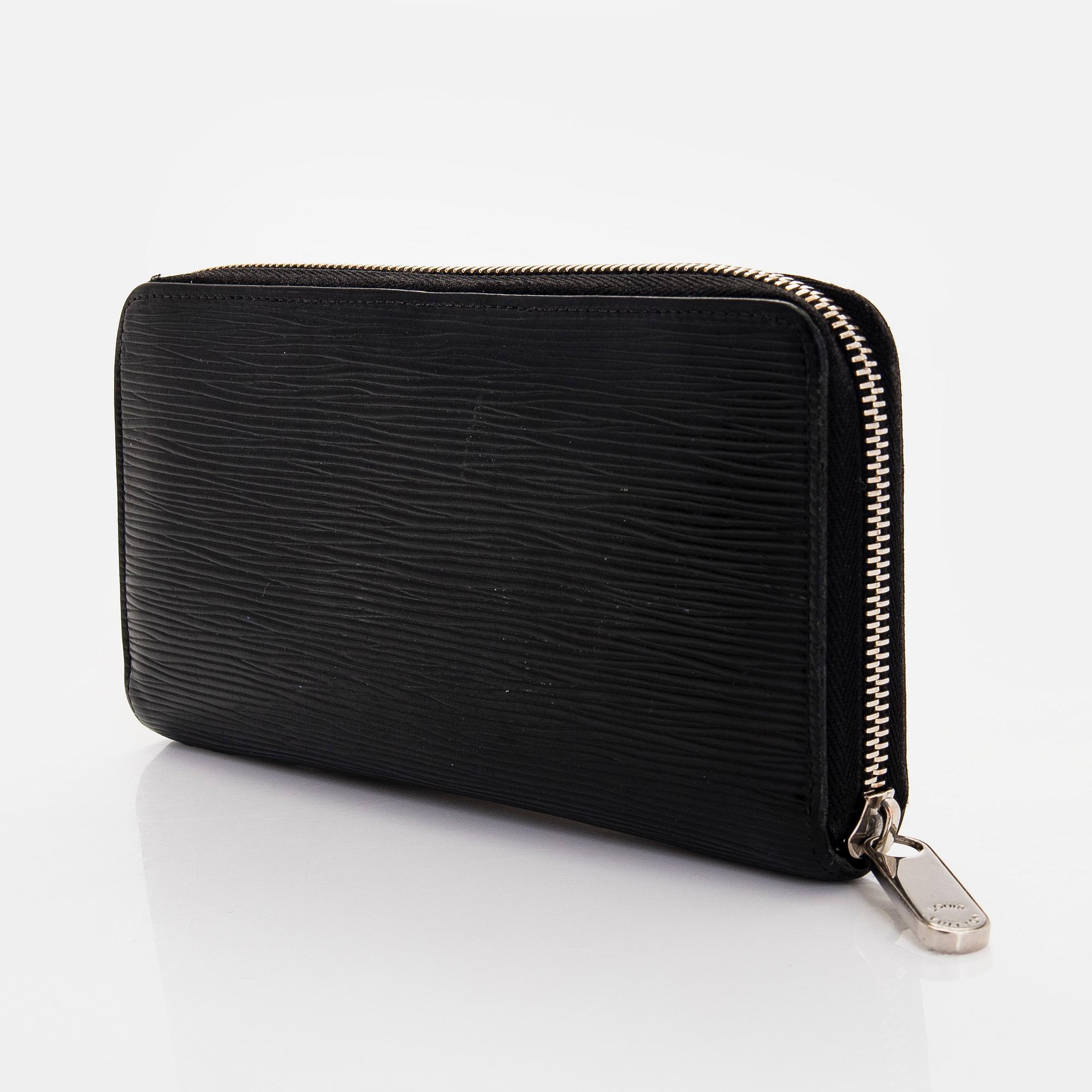 Louis Vuitton, a "Zippy" wallet.