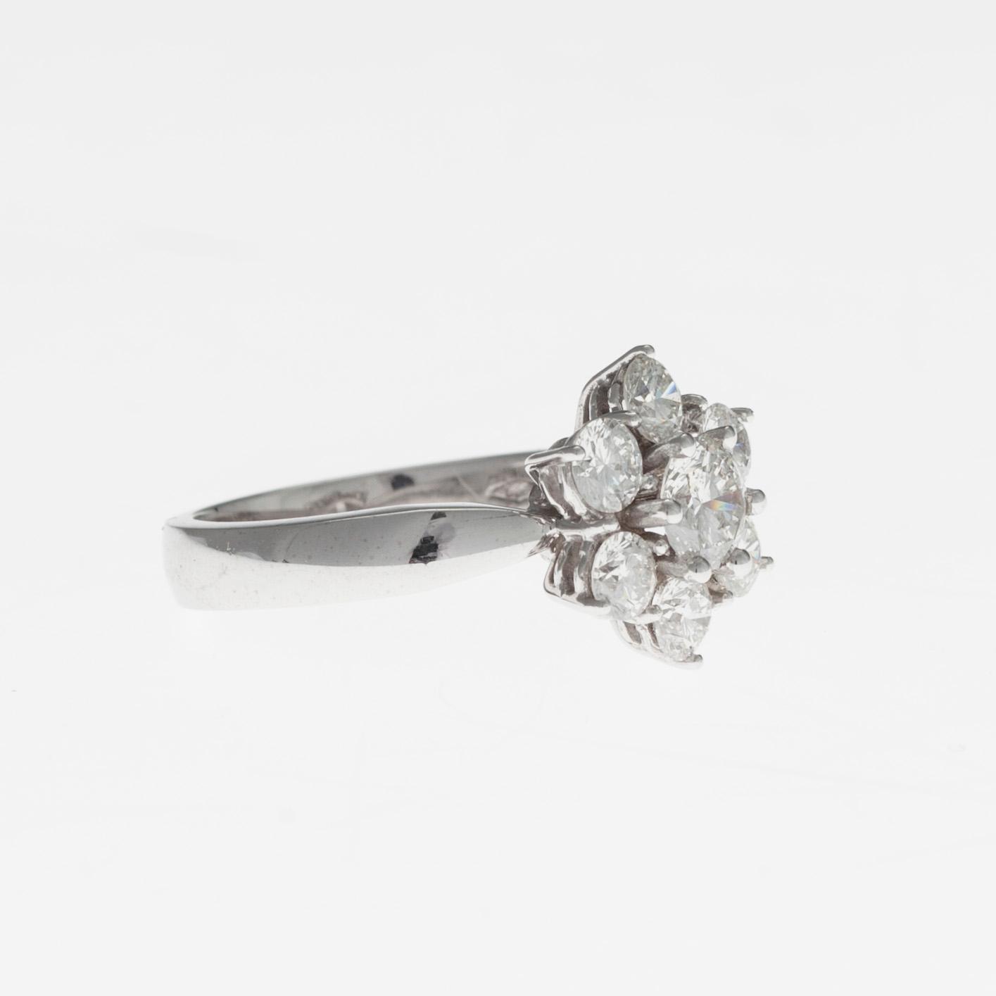 SORMUS, 14K valkokultaa, briljanttihiottuja timantteja yht. 1,50 ct. Paino 5,6 g. Todistus.