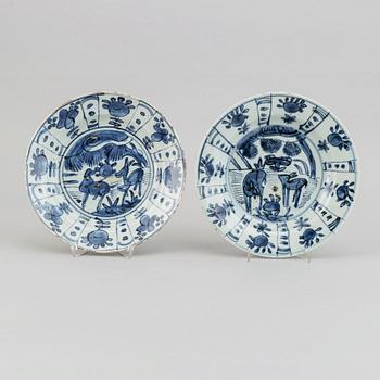 A set of two blue and white kraak dishes, Ming dynasty, Wanli (1572-1620).