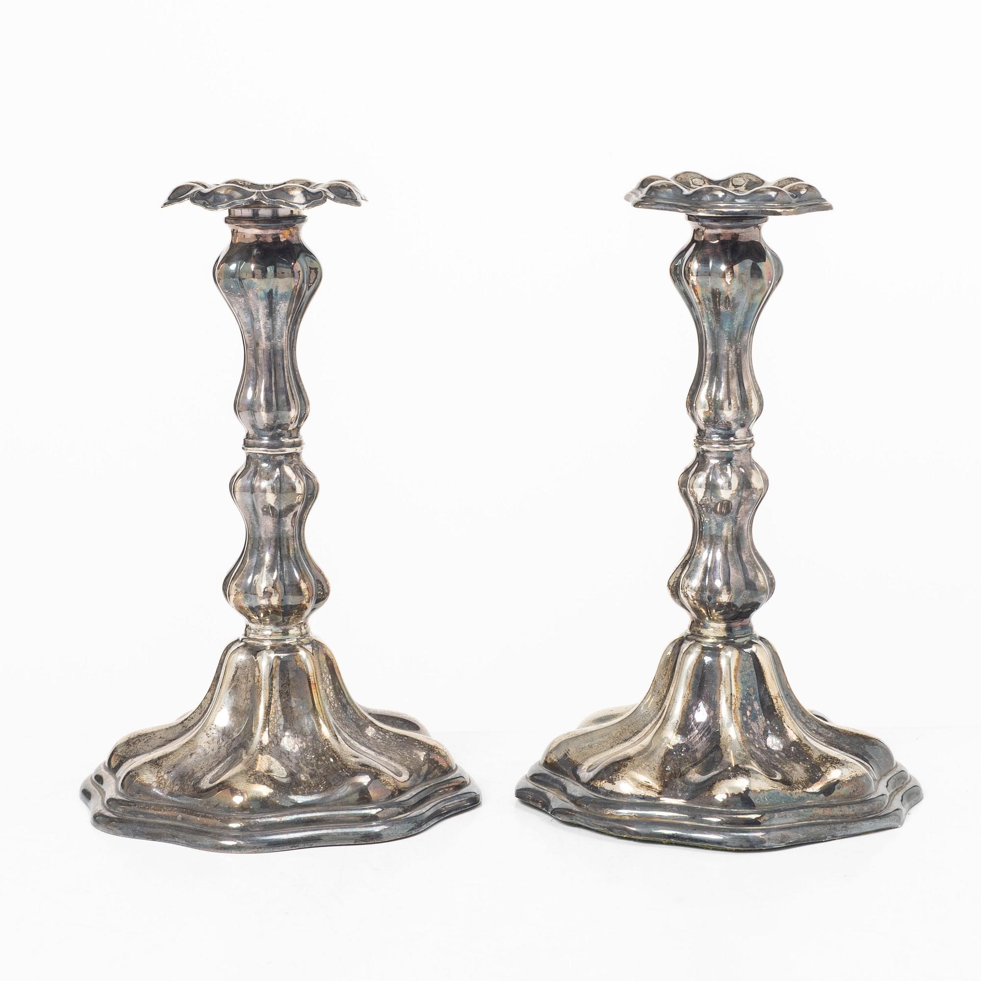 C.G. Hallberg, Ljusstakar, ett par, silver, rokokostil, Stockholm 1935-1936.
