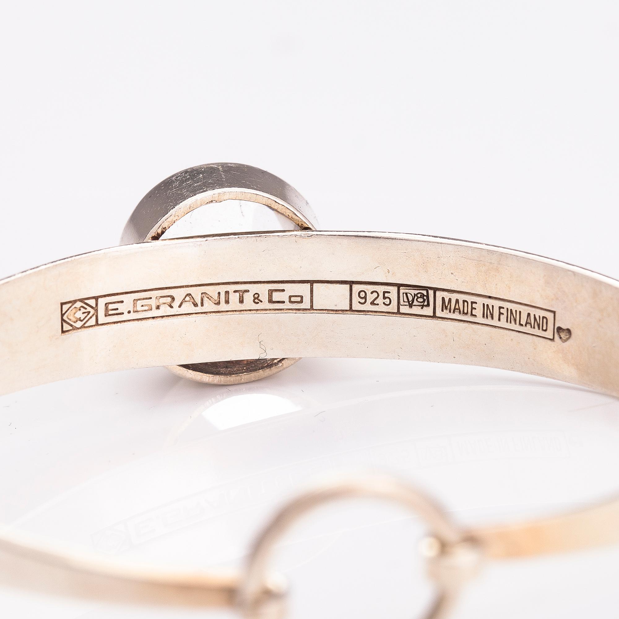 ERIK GRANIT, SORMUS, KAULAKORU ja RANNEKORU, hopeaa ja vuorikidettä. Helsinki 1962-81.