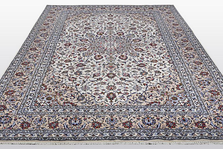 Matta, Keshan, ca 355 x 252 cm.