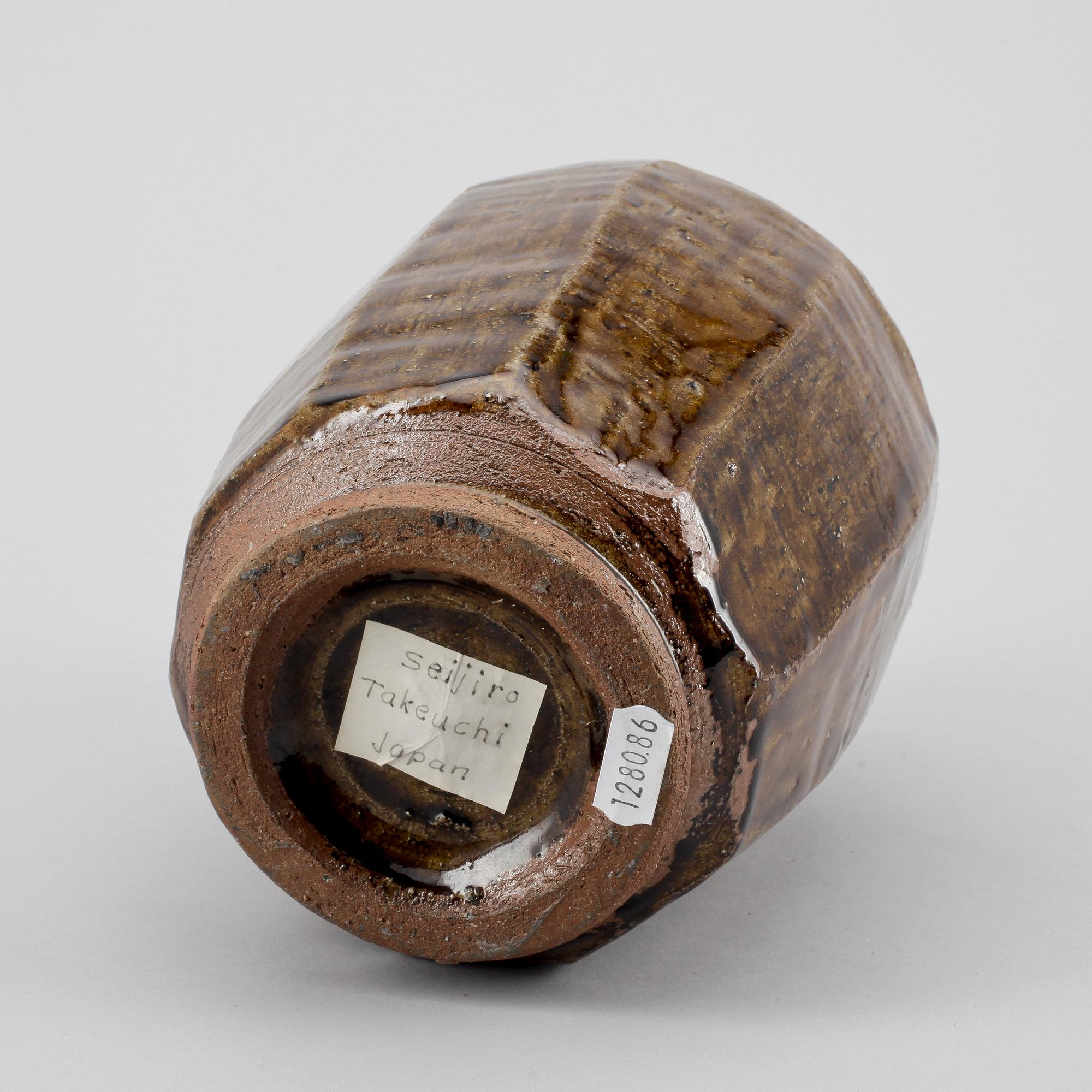 VAS, keramik. Troligen Seijiro Takeuchi, Japan. 1900-talets tredje kvartal.