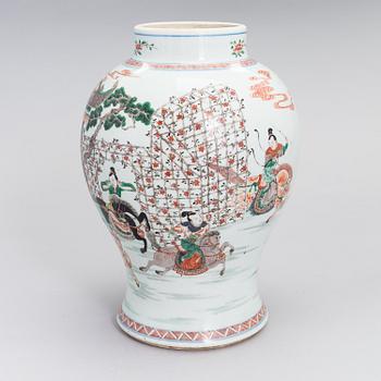 Vas, porslin, Kangxistil, sen Qingdynasti, 1800-tal.