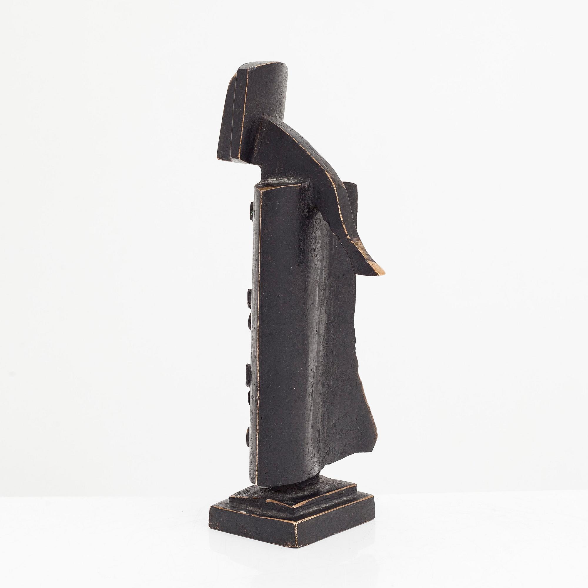 Kimmo Pyykkö, a bronze sculpture.
