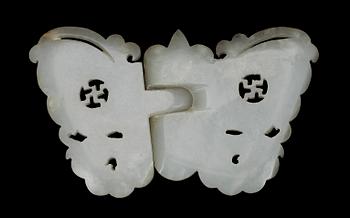 DRÄKTSPÄNNE, nefrit. Kina, tidigt 1900-tal.