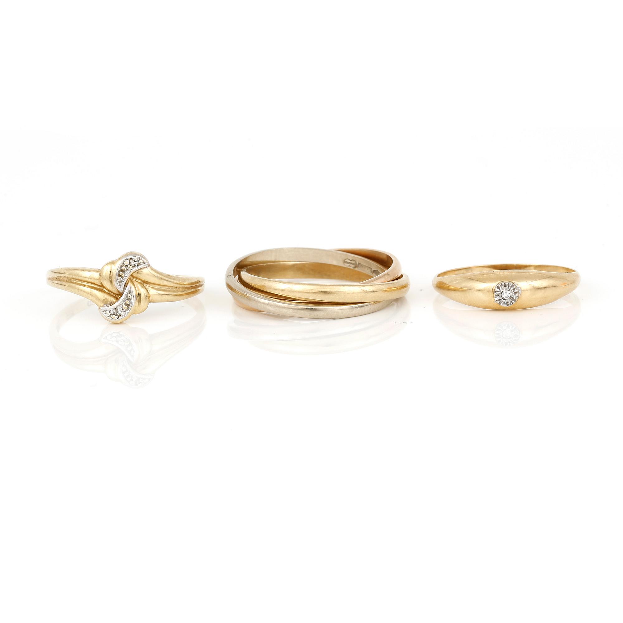 RINGAR, 3 st, olika guldhalter med små diamanter, tot ca 0,02 ct. Total vikt ca 8,64 g.