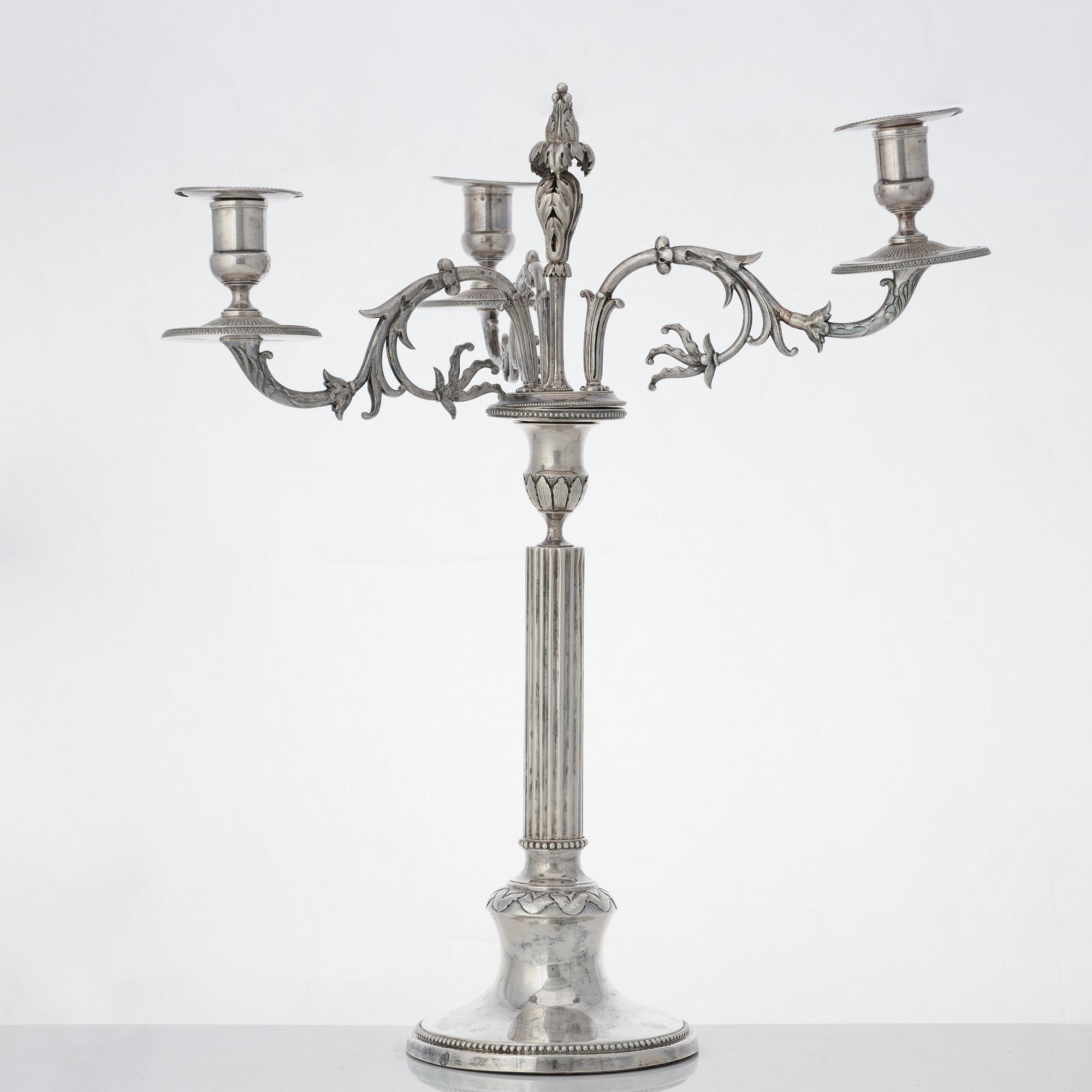 Anders Isleben, kandelabrar för tre ljus, ett par, silver, Norrköping 1793. Gustavianska.