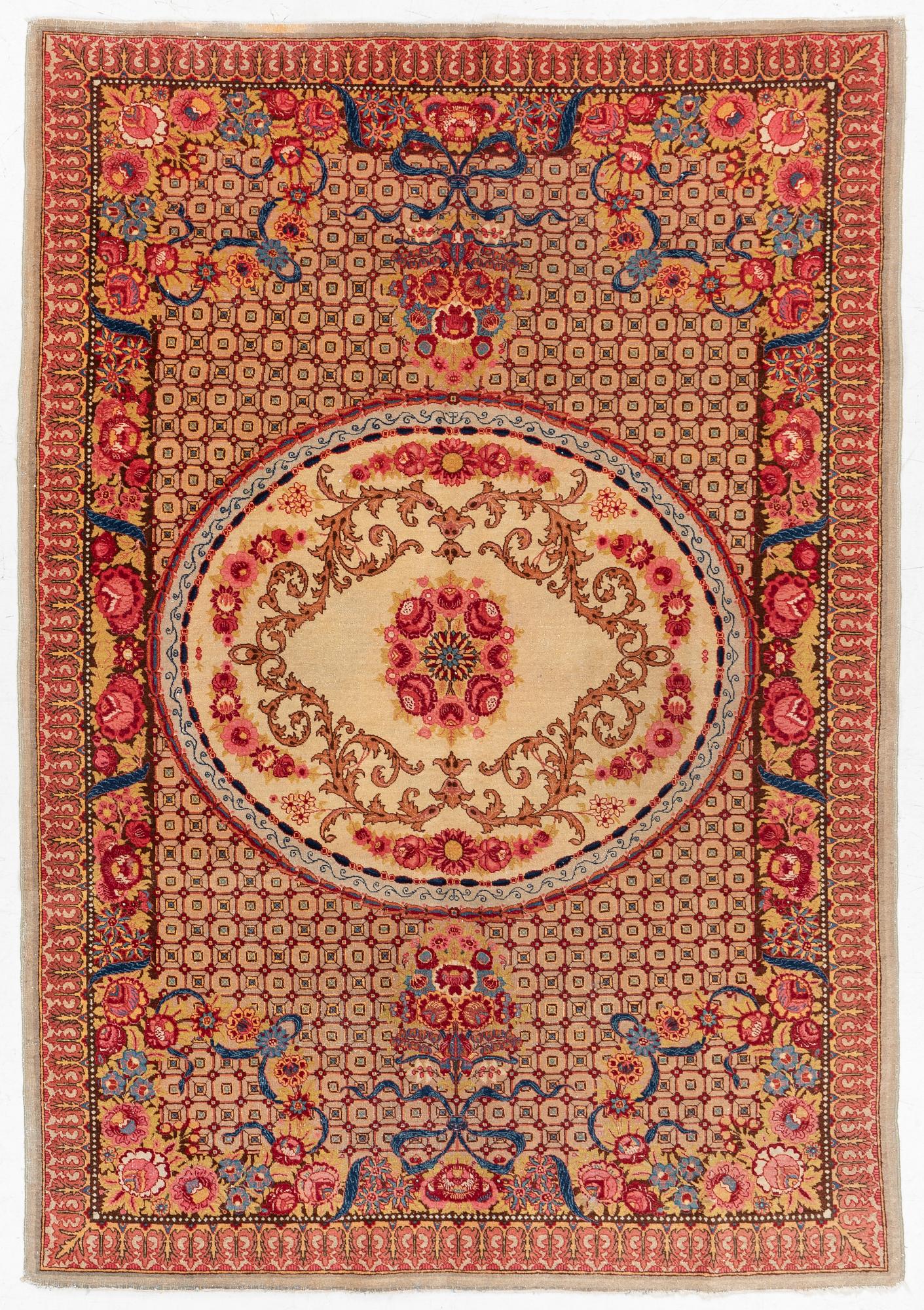 A semi-antique Tabriz carpet of Aubusson design. 246 x 171 cm.
