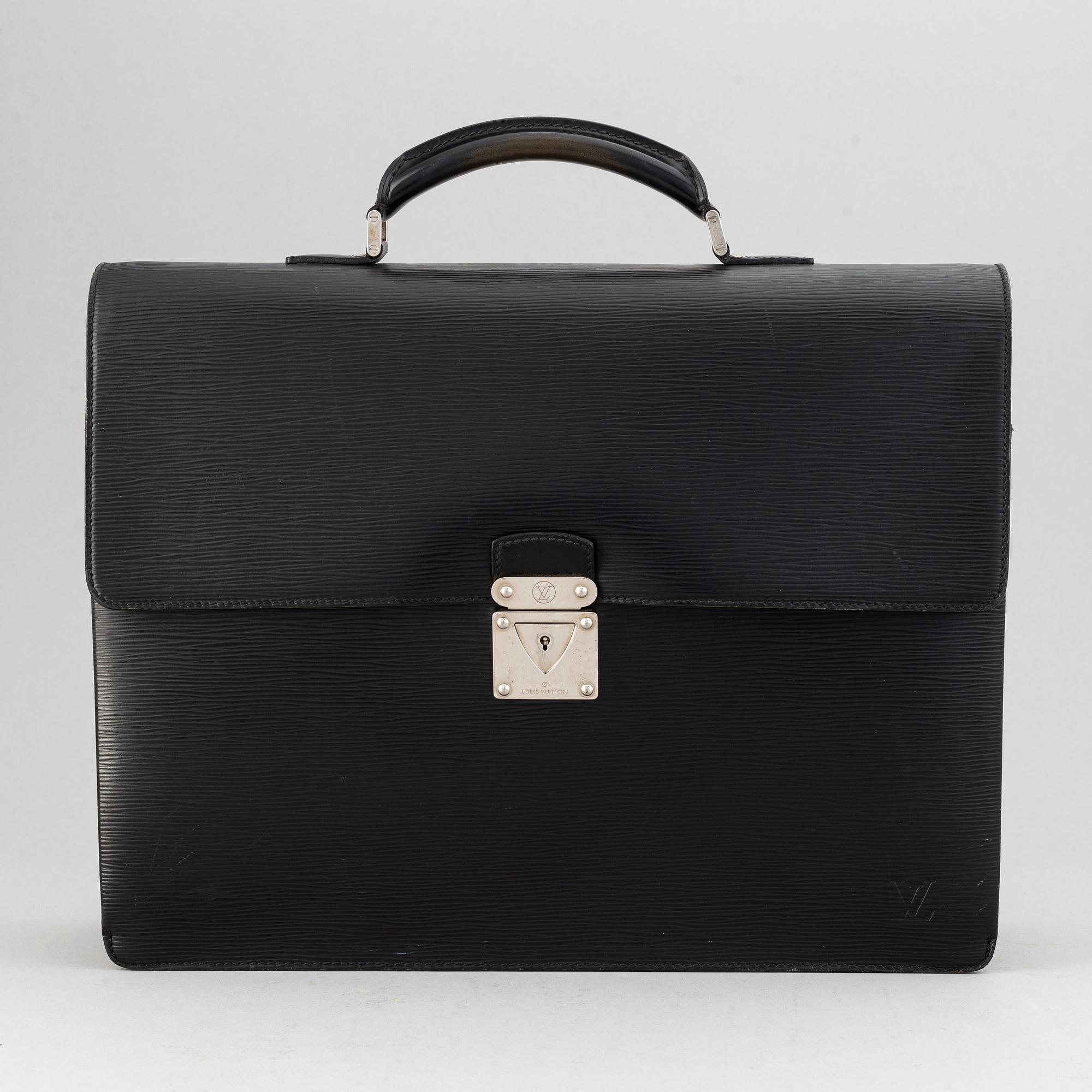Louis Vuitton, a 'Neo Robusto' briefcase.