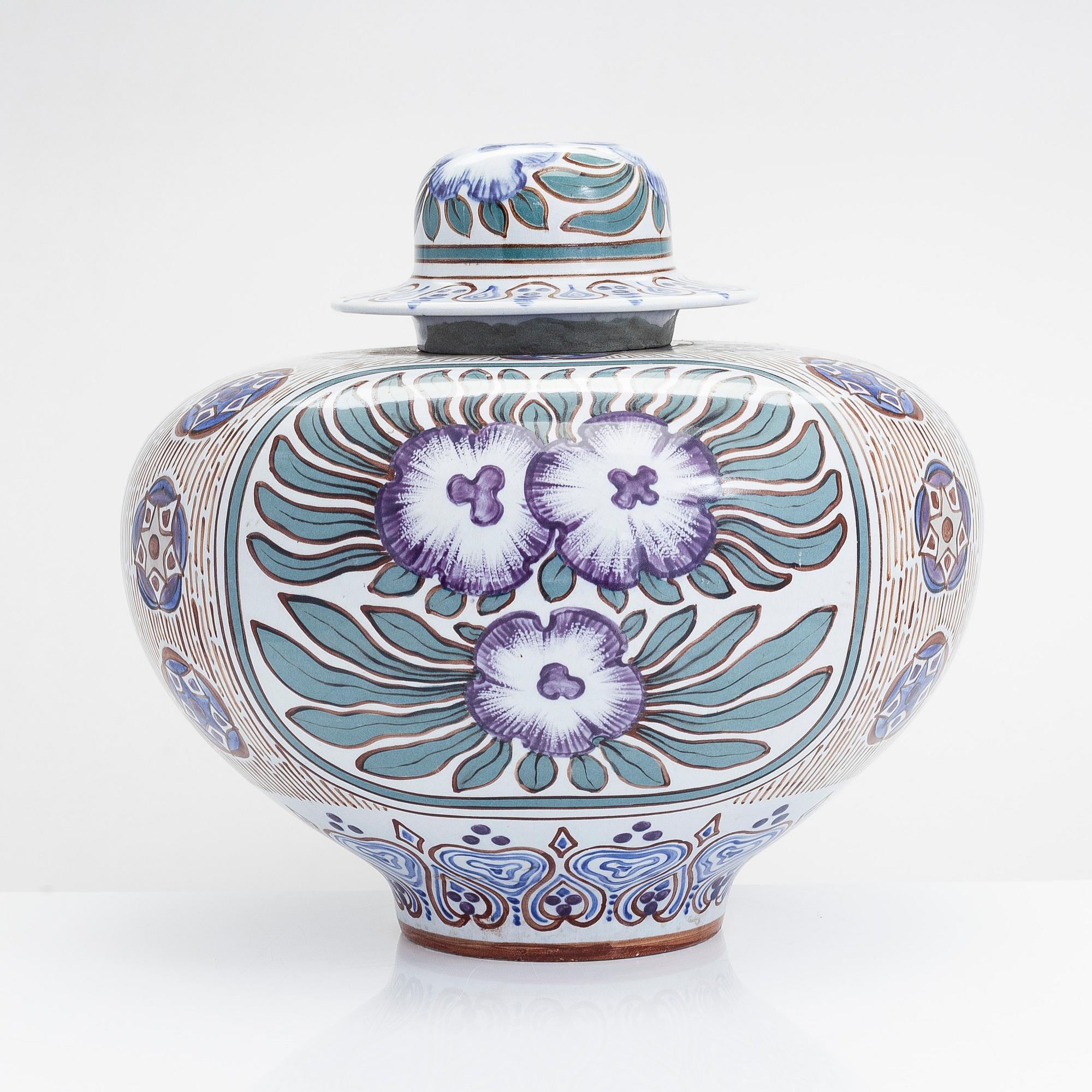 Thure Öberg, A ceramic urn for Arabia, Finland, signed T. Öberg Arabia 1920.