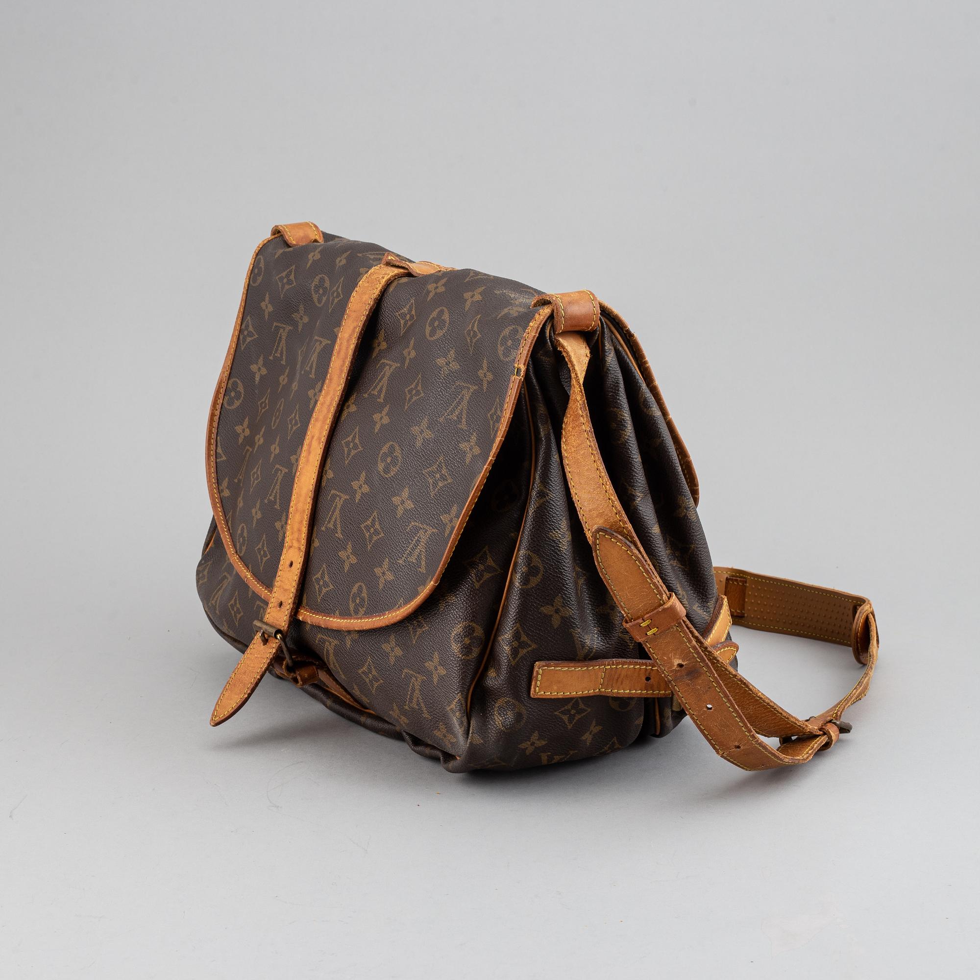LOUIS VUITTON, a 'Saumur 35' bag.