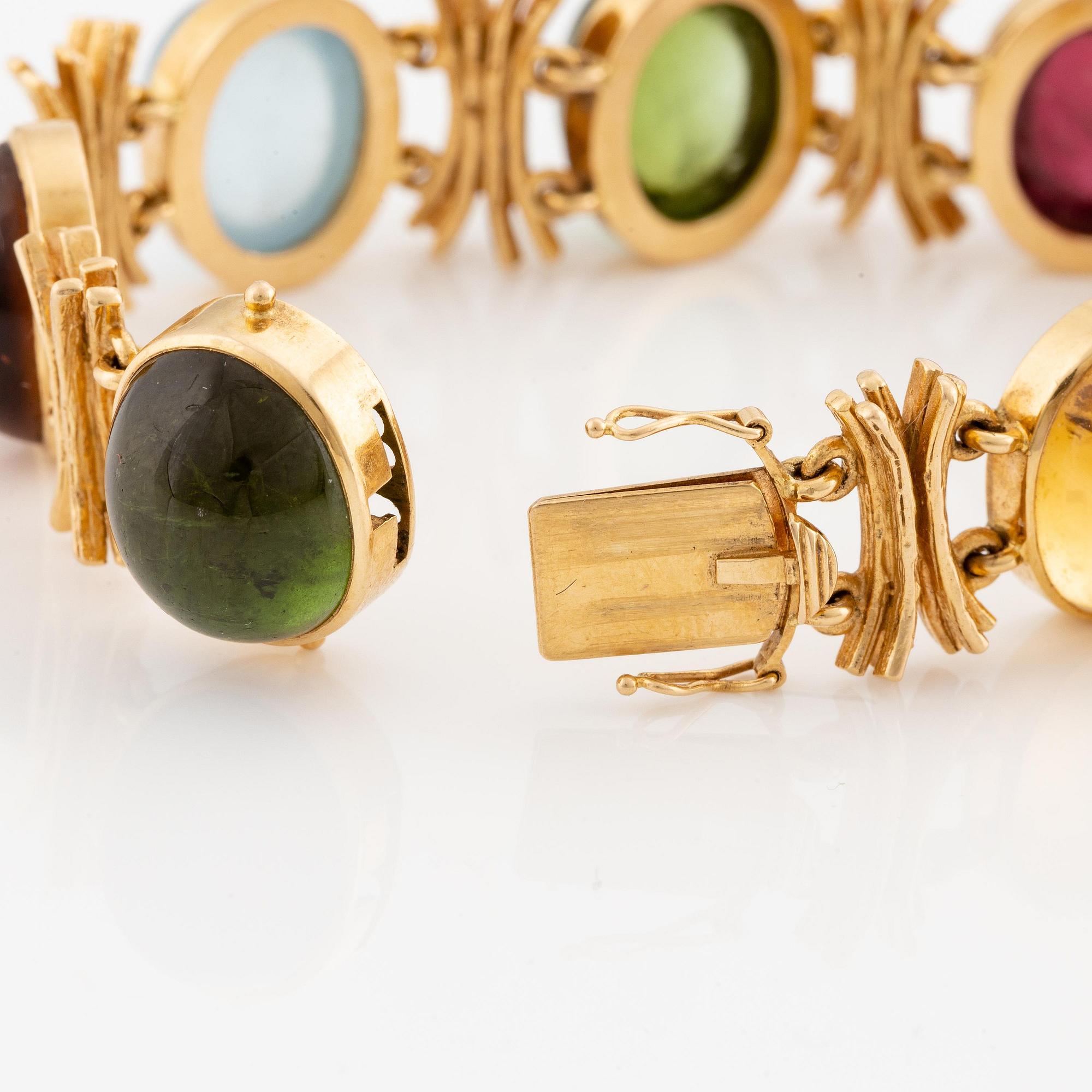 W.A. Bolin, design Barbro Littmarck, armband, 18K guld med cabochonslipade färgstenar, Stockholm 1970.