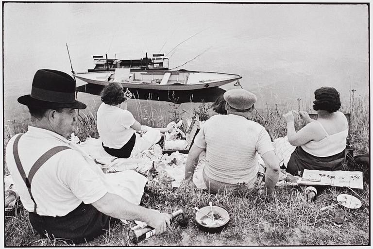 Henri Cartier-Bresson, "On the Banks of the Marne, Paris", 1938.