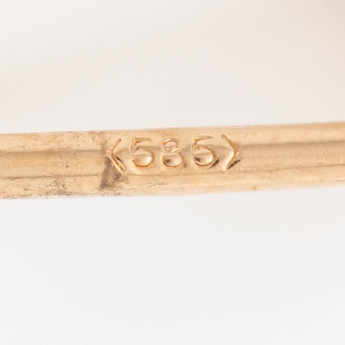 Ett par örhängen 14K guld  med gröna fasettslipade turmaliner och runda briljantslipade diamanter.