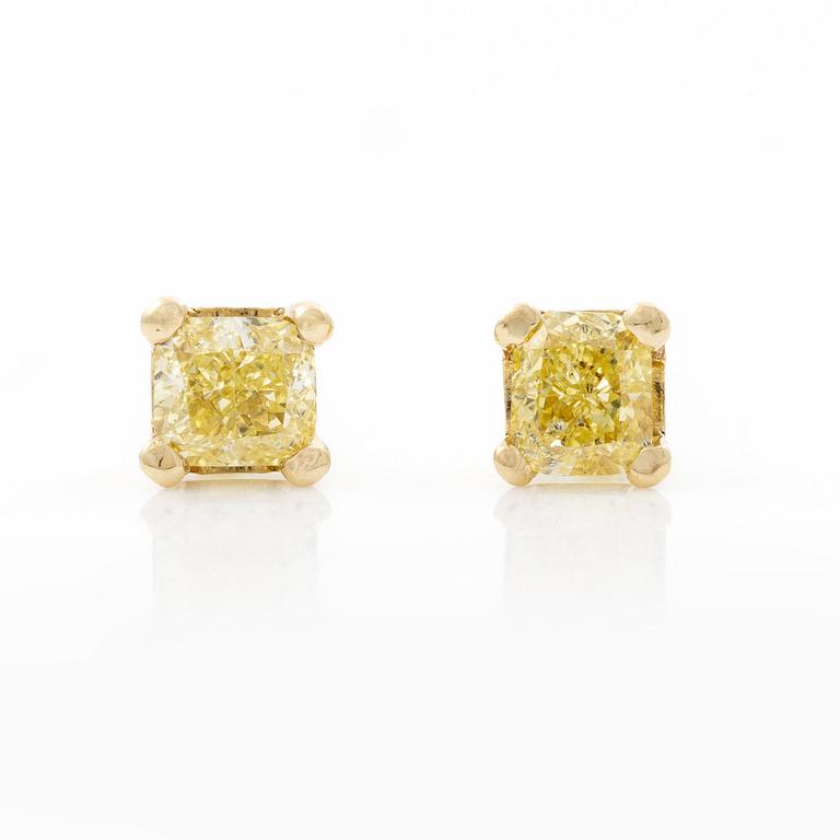 Earrings 14K gold with yellow radiant-cut diamonds.