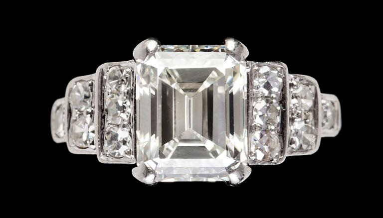 An emerald cut diamond ring, 2.54 cts.