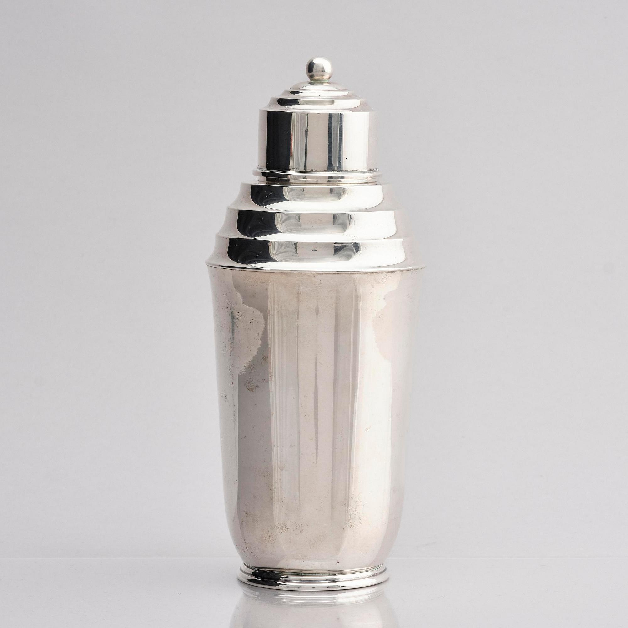 A silver cocktail shaker, mark of Nordisk silverkonst, Ramlösa, Sweden 1950.