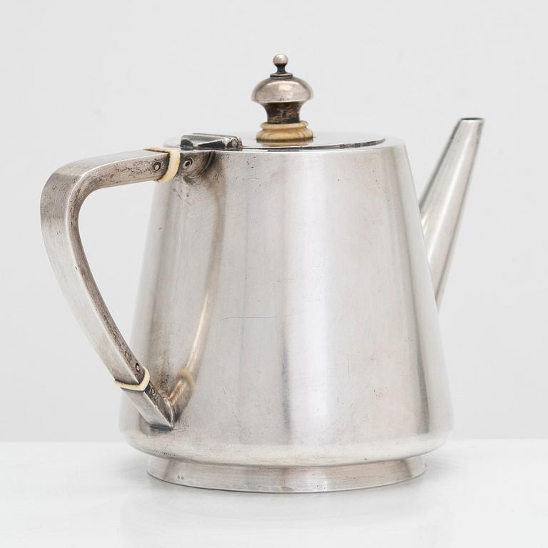 A Grachev teapot, maker's mark of Johan Olsonius, Saint Petersburg, Russia 1886.