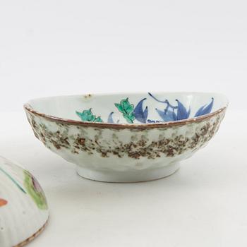 Bowl with lid and bowl plate China 19th century porcelain.