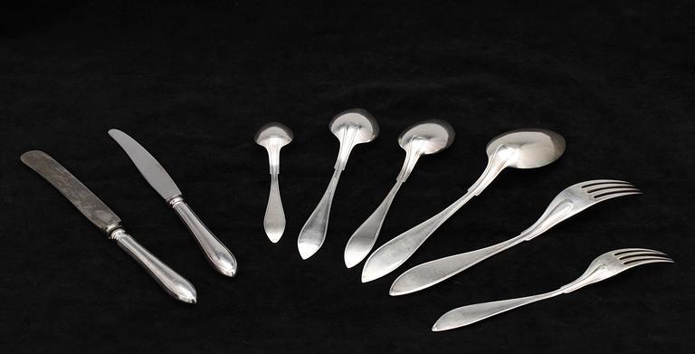 BESTICKSERVIS i SCHATULL, 89 delar, silver, "Svensk spetsig", olika tillverkare, bla Tork i Stockholm. Tot ca 3400 gram.