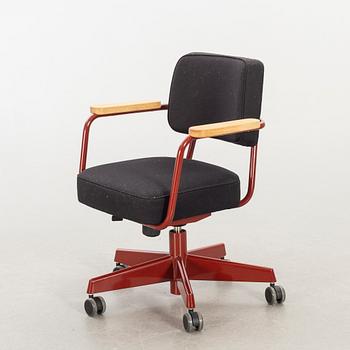 A Fauteuil Direction Pivotan office chair by JEAN PROUVÉ for VITRA.