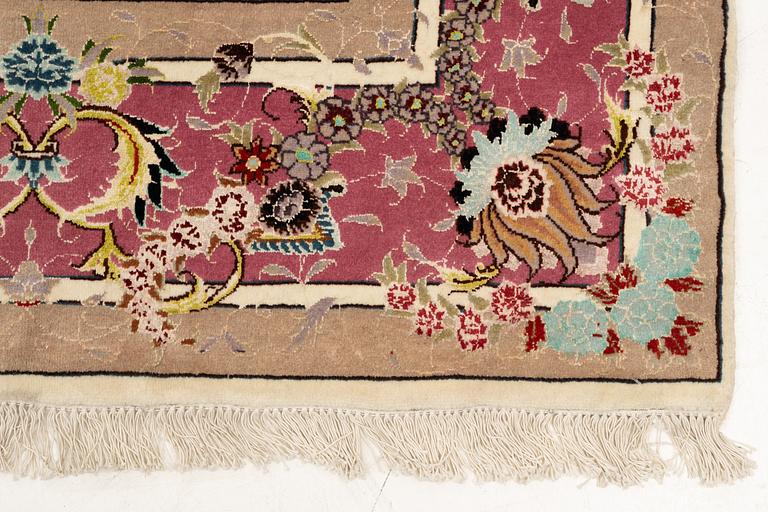 Rug, Tabriz, approx. 290 x 190 cm.