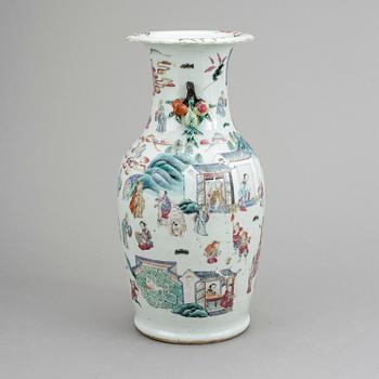 VAS, Kina, 1800-tal. Porslin.