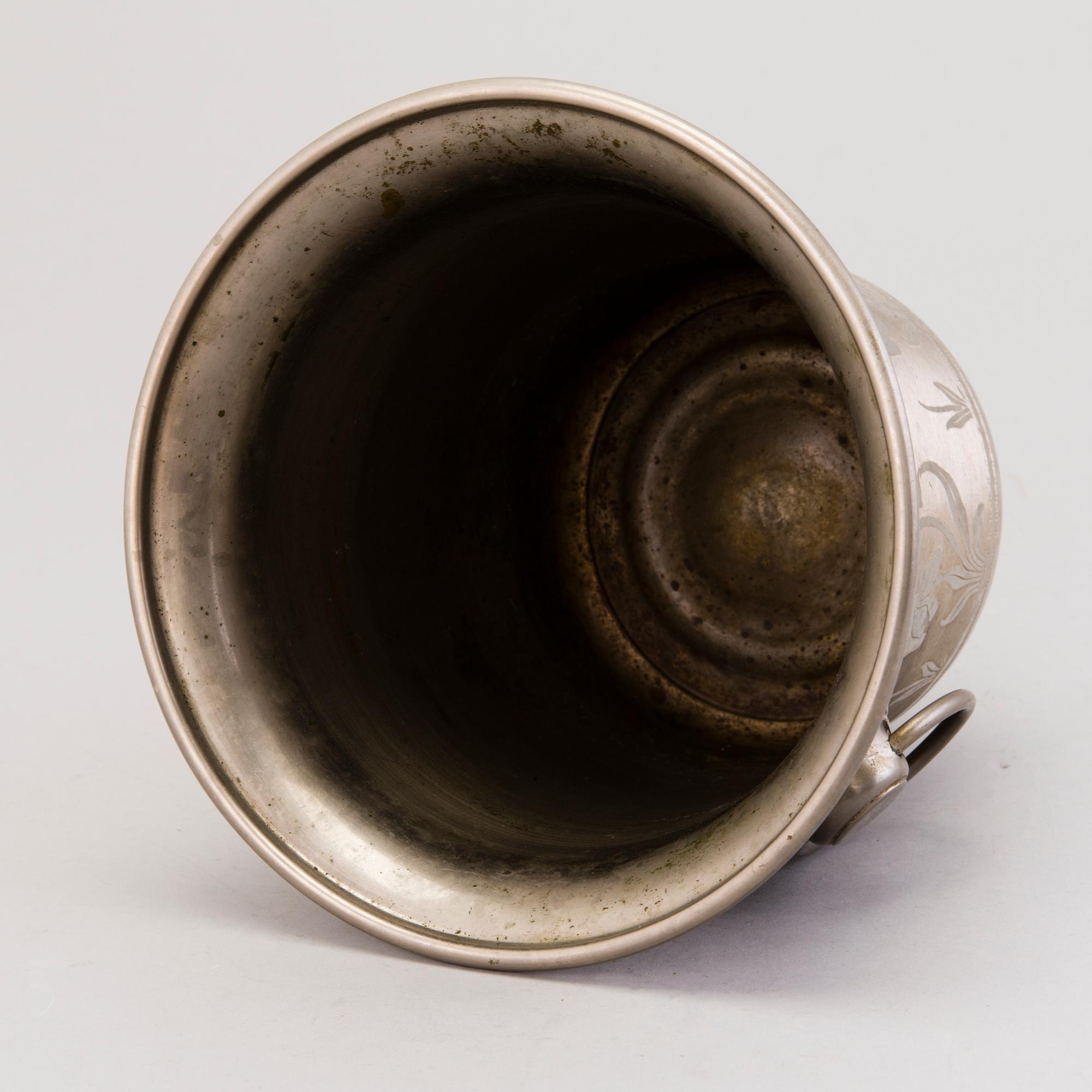 An early 20th Century Champagne bucket.