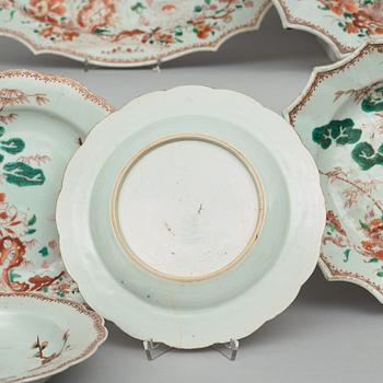 A Chinese Export dinner service, Qing dynasty, Qianlong (1736-95). (62 pieces).