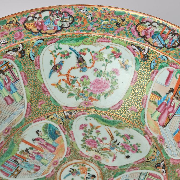 A large famille rose Canton basin, Qing dynasty, 19th Century.