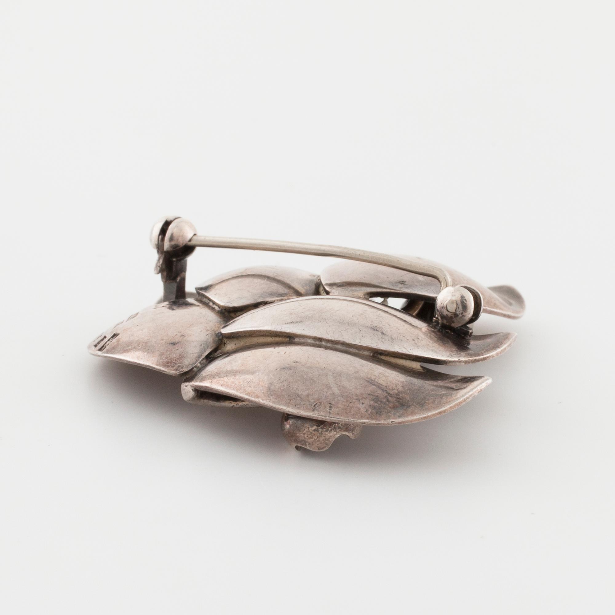 ATELJÉ STIGBERT, för Heribert Engelber, Stockholm, 1952, en brosch.