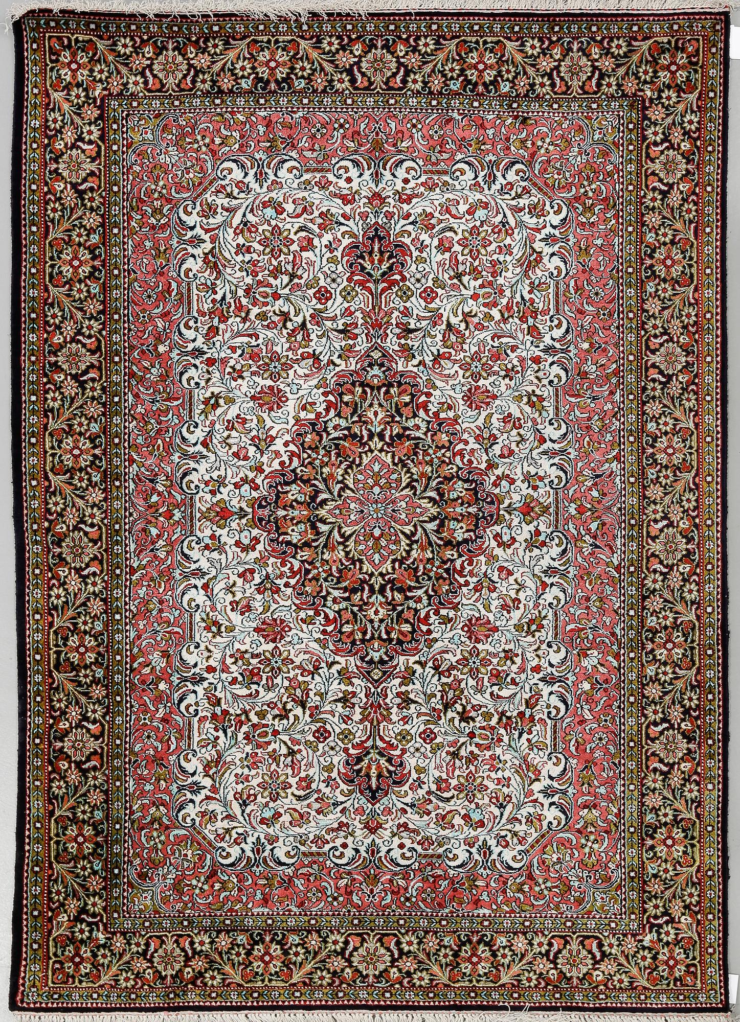 MATTA, silke Ghom, ca 163 x 103 cm.