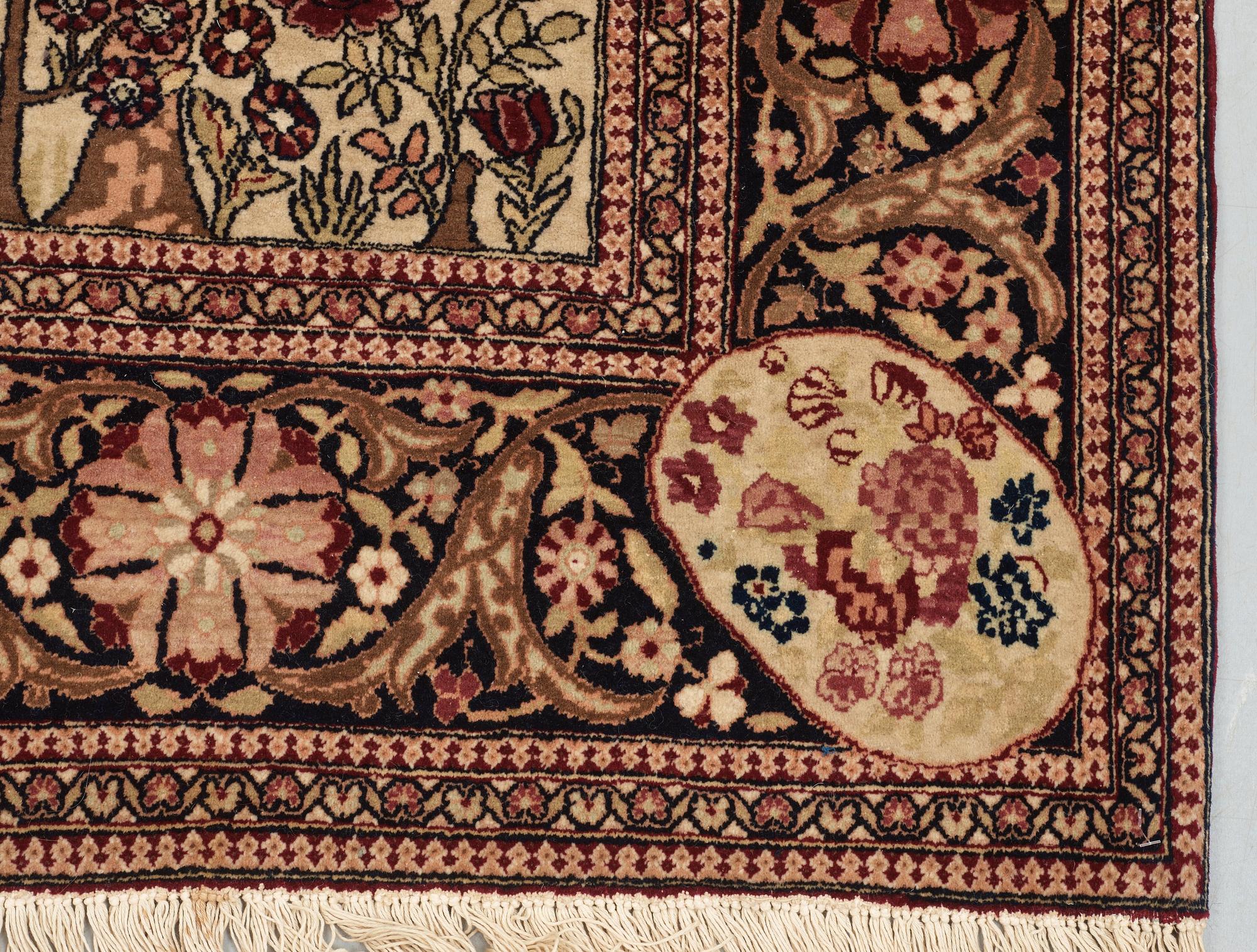 SEMI-ANTIQUE ESFAHAN FIGURAL. 196,5 x 137 cm.