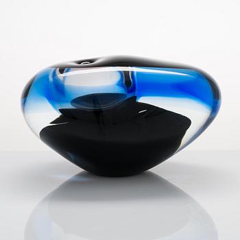 Timo Sarpaneva, a 'Black bird' sculpture signed Timo Sarpaneva 1997. Nuutajärvi glass factory.