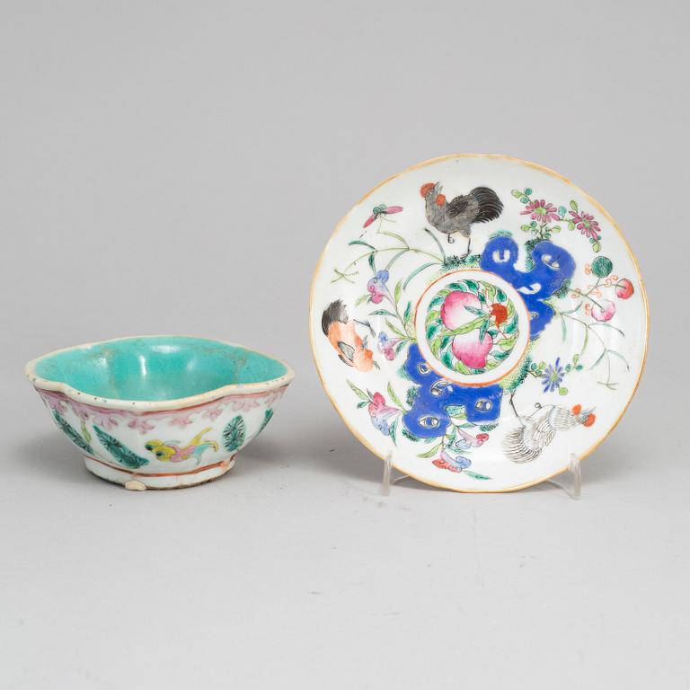 A group of three famille rose bowls and a dish, late Qing dynasty, circa 1900.